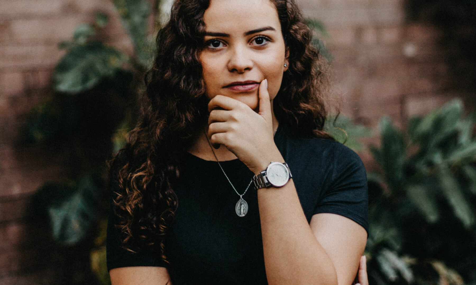 Woman thinking event-04